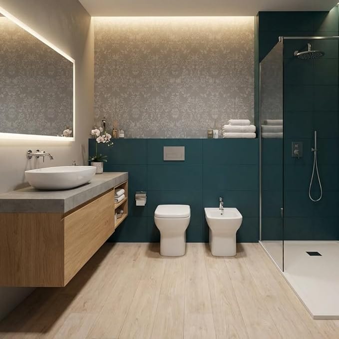 Rifacimento di un bagno moderno con rivestimento verde petrolio, parete decorativa e doccia walk-in, in Canton Ticino